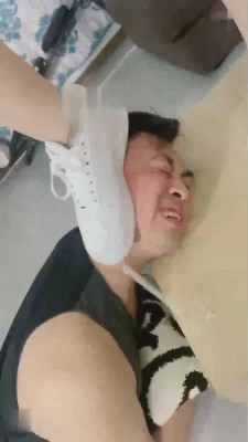 【小祖宗】小白鞋裸足气味羞辱 bf17450_绳艺库视频下载