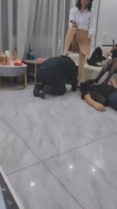 【乐爷】双女王调双奴 bf9999_绳艺库视频下载