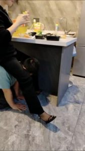 套路直播视频【辣妈】伺候主人吃饭/跪求赏赐狗食 bf25824_绳艺库视频下载