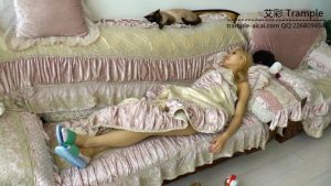 黑冰酒醉后偷舔船袜_绳艺库视频下载