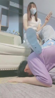 【妮蔻】原味棉袜踩踏羞辱 bf12940_绳艺库视频下载