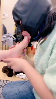 套路直播视频【上海赵丽颖】推荐-真实母女裸足高跟蹂躏母畜 bf25044_绳艺库视频下载