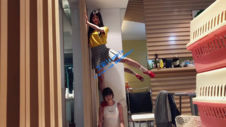 最强女m:全新风格女女踩踏人肉舞毯!_绳艺库视频下载