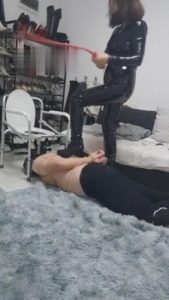 【乐姐】捆绑圈养奴强制喝圣水 bf6552_绳艺库视频下载