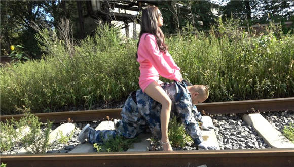 冷柔铁道操练特种狗_绳艺库视频下载