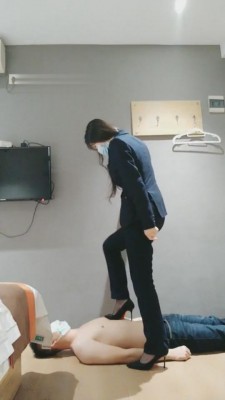 【御严】白领职业装高跟全体重踩踏 bf4753_绳艺库视频下载