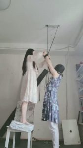 【御姐丝丝】被御姐吊起来打飞起 bf12729_绳艺库视频下载