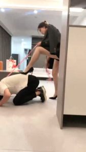 【冷欣】鞭打转胯/丝袜塞嘴踩踏【完整版】 bf27867_绳艺库视频下载