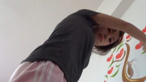 小瑶全体重踩脸踩脖子闻原味白袜_绳艺库视频下载