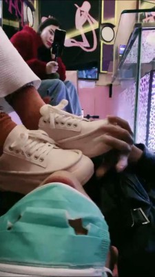 套路直播视频【橙子S】小妹群调【双视角版】 bf25074_绳艺库视频下载