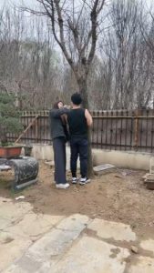 套路直播视频【沅芷大人】超强刑虐场-户外捆树上鞭打 JS23031802_绳艺库视频下载