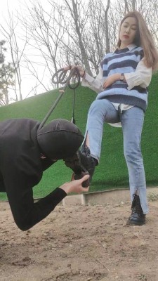 套路直播视频【辰辰】户外强迫狗舔超脏泥土鞋底 bf24624_绳艺库视频下载