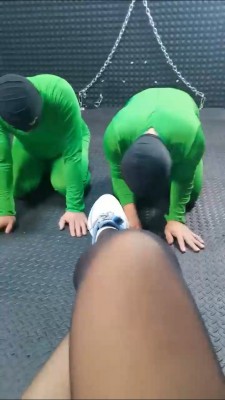 套路直播视频【冷御女王】双M-运动鞋白棉袜黑丝膜拜 bf26721_绳艺库视频下载