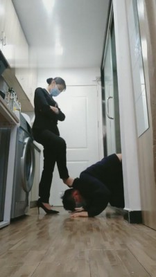 【御严】原味丝足碾压脚底狗 bf4918_绳艺库视频下载