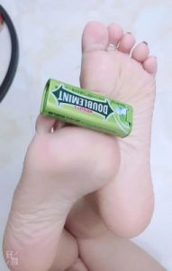 双机位小鱼女神无视屌丝追求玩猫羞辱舔长靴鞋底 YC-211118-5_绳艺库视频下载