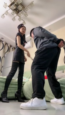 套路直播视频【艾莉】长靴黑丝诱惑地毯/高跟虐乳 bf25497_绳艺库视频下载