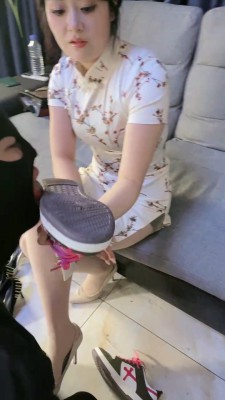 套路直播视频【凉爽S】舔脏鞋/高跟全体重踩踏碾压 bf25719_绳艺库视频下载