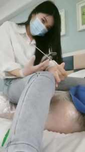 套路直播视频【失心】臭袜保鲜膜木乃伊-踩踏/乳穿刺【完整版】 bf24533_绳艺库视频下载