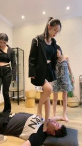 【麋鹿银儿】4S素人群调群虐-全体重踩踏 bf27404_绳艺库视频下载