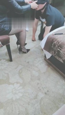 【黛颜】狗儿子偷闻妈妈的内裤 bf18274_绳艺库视频下载