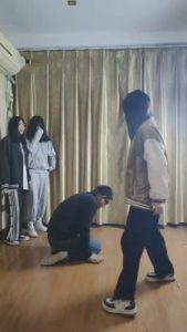 【最抗揍M】群殴-卫校学生围殴班主任 bf11250_绳艺库视频下载