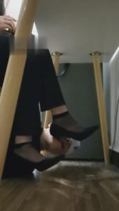 【梵高】求御姐让我闻舔原味臭丝袜【上】 bf4433_绳艺库视频下载