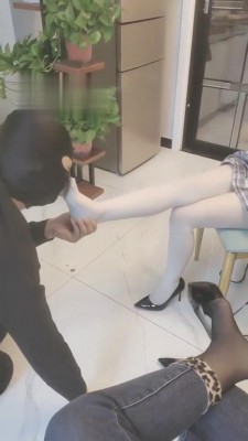 【黑桃】黑白丝双女王调丝袜狗儿子 bf4458_绳艺库视频下载