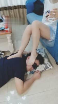 【贝蒂】超脏贝壳头过膝袜耳光踢裆圣水 bf1134_绳艺库视频下载