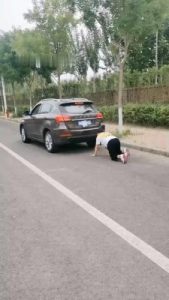 【语晴】户外车上裸足戏双奴 bf13906_绳艺库视频下载