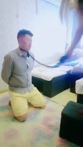 【艾琳】老板成为女员工脚下奴 bf20858_绳艺库视频下载