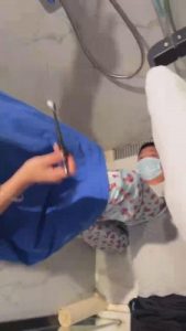 【伊莉S】学生情侣主羞辱班主任 bf16005_绳艺库视频下载