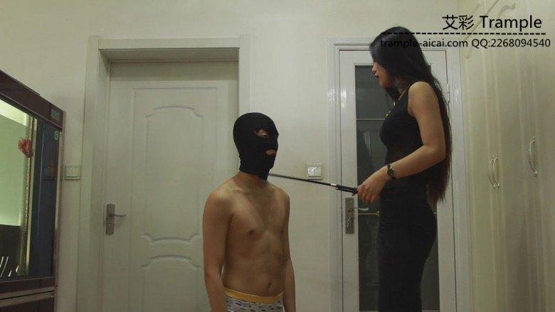 明妃女王高跟裸足踩踏贱狗_绳艺库视频下载