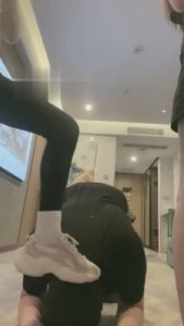 【漫漫】全体重踩狗奴 bf15430_绳艺库视频下载