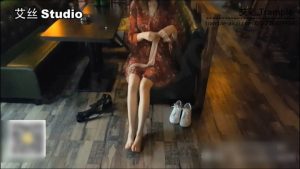 扶桑S酒吧一边秀足一边调教,语言非常有趣_绳艺库视频下载