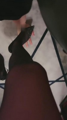 【成都女王瑶妈】黑丝碾压食物喂食圈养狗 bf5540_绳艺库视频下载