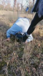 【羽珊】贱狗不听话绑在林子里 bf5795_绳艺库视频下载