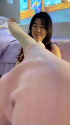 套路直播视频【橘子没熟】超美母畜-棉袜脚踩-叼袜子-羞涩舔脚 bf26299_绳艺库视频下载