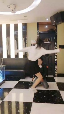 套路直播视频【疯狂浪子】艺术KTV刑虐狗 bf26650_绳艺库视频下载