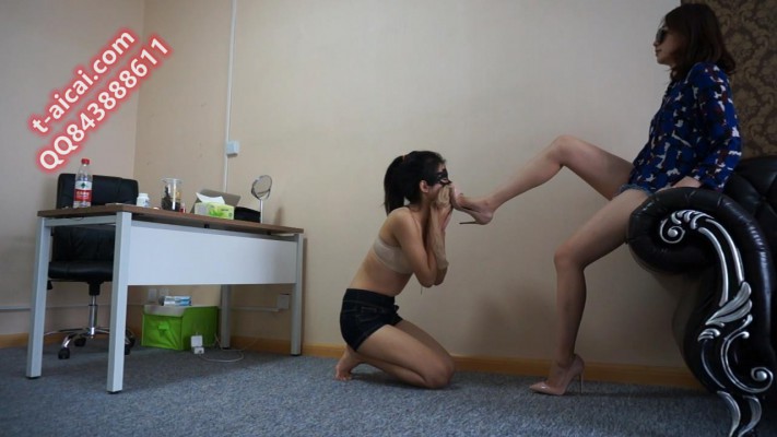 【小妮女女】三双高跟鞋虐踩女奴 ACNN75_绳艺库视频下载