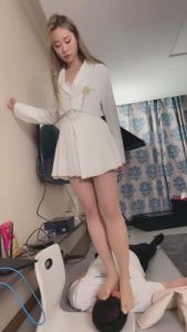 【二宝】御姐高跟鞋全体重狠踩 bf11470_绳艺库视频下载