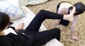 173长腿美女，平底鞋抽耳光，SP鞭打，闻鞋舔脚，骑马遛狗，语言羞辱_绳艺库视频下载