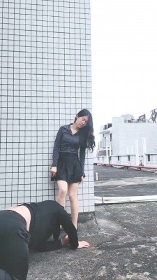 【嘉妮】天台遛狗-高跟踩踏/转胯/骑马/居高临下恋足调 bf28148_绳艺库视频下载