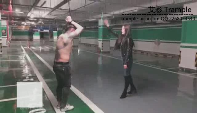 【VIVI】大片！yapoo车库吊打重度刑虐_绳艺库视频下载