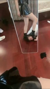 套路直播视频【桃幼幼】圈养废物狗-长靴踩踏/圣水淋浴/黑丝脚深喉  bf25978_绳艺库视频下载