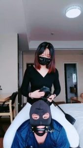 套路直播视频【小鱼姐姐】女军统骑马遛狗专场 bf25287_绳艺库视频下载