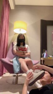 套路直播视频【强抚】高帮帆布鞋白袜捂脸窒息/胯下辱 bf26021_绳艺库视频下载