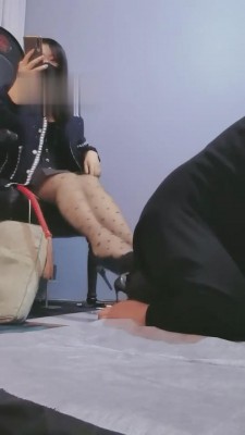 【美柠】50多岁老狗半夜犯贱舔脚 bf3776_绳艺库视频下载