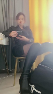 【冷颜】长靴黑丝把狗当脚垫 bf11574_绳艺库视频下载