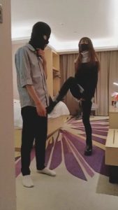 套路直播视频【美娜格格】剧情-暴打工作人员【完整版】 bf24504_绳艺库视频下载