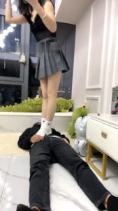 【阿昆】私生活圈养-白袜脚踩踏/按摩伺候/裸足舔 bf28452_绳艺库视频下载